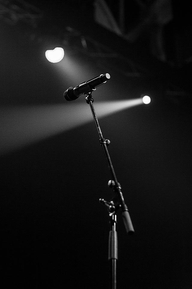 Mikrofon na scenie